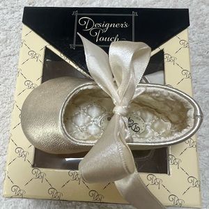 Infant girl ballet flats.